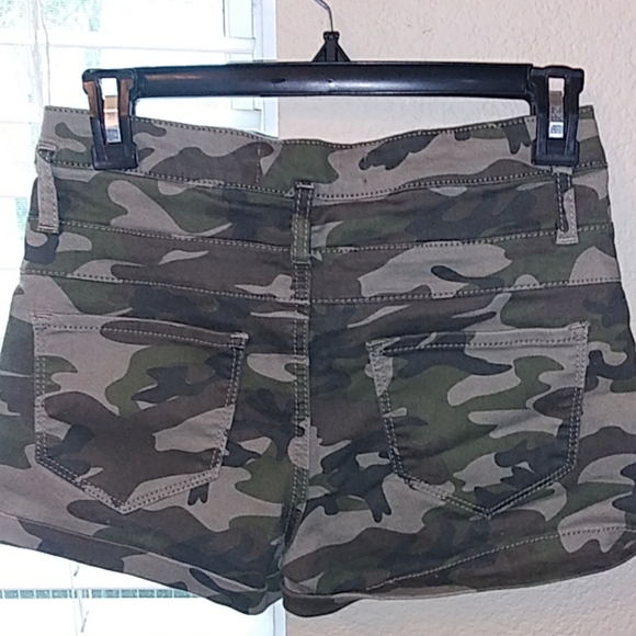 High waisted camo shorts - Picture 4 of 5